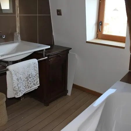 Feriehus Maison De Tuiles Au Pieds Du Chateau De Castelnau *