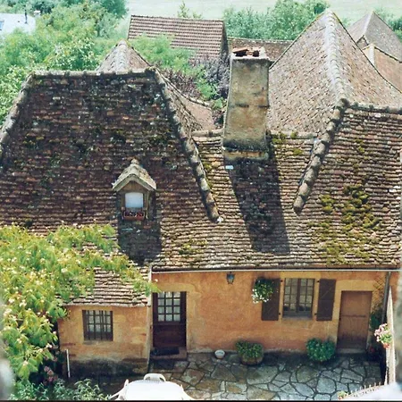 Maison De Tuiles Au Pieds Du Chateau De Castelnau Prudhomat