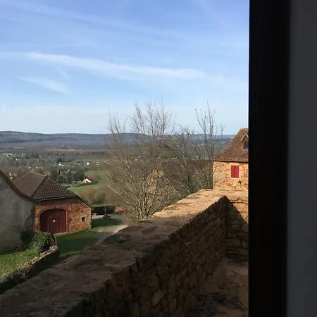 Maison De Tuiles Au Pieds Du Chateau De Castelnau * Prudhomat