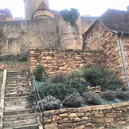 Maison De Tuiles Au Pieds Du Chateau De Castelnau Prudhomat