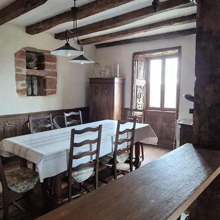Ferienhaus Maison De Tuiles Au Pieds Du Chateau De Castelnau *