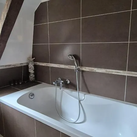 Maison De Tuiles Au Pieds Du Chateau De Castelnau Ferienhaus Prudhomat