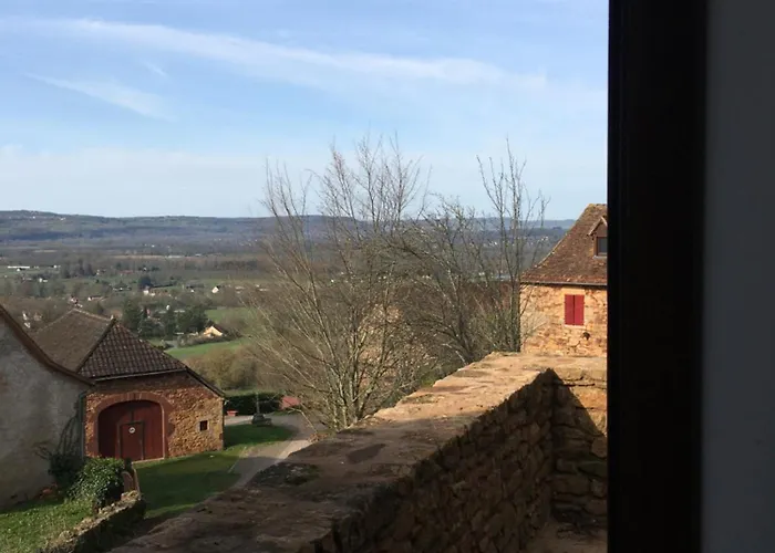 Maison De Tuiles Au Pieds Du Chateau De Castelnau * Prudhomat